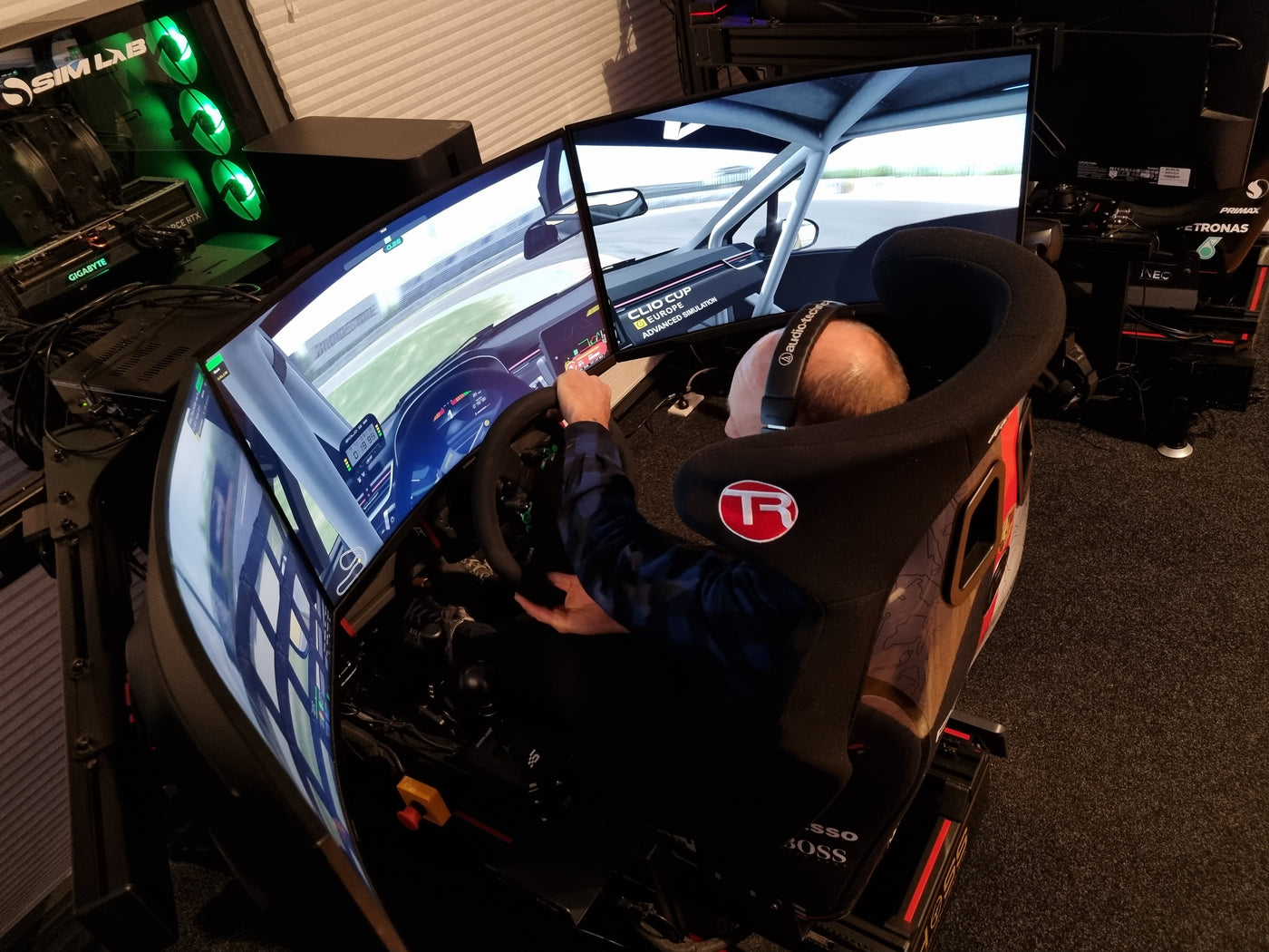 HOSS Race Together (4–8 Drivers | Multi-Simulator Grid)