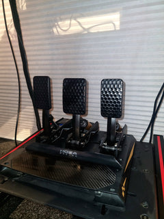 SIMULATOR 2: GOLD TRIPLE SCREEN MOTORSPORT SIMULATOR