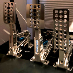 SIMULATOR 3: GOLD VIRTUAL REALITY MOTORSPORT SIMULATOR