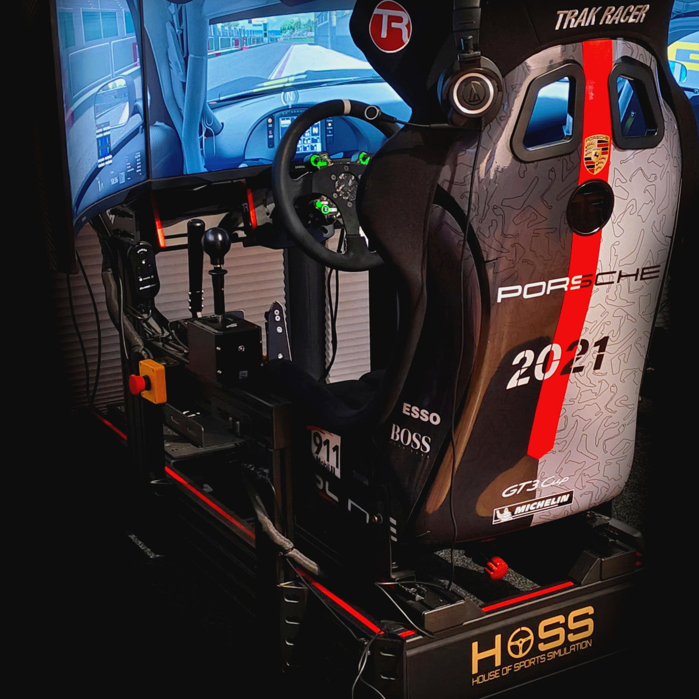 SIMULATOR 2: GOLD TRIPLE SCREEN MOTORSPORT SIMULATOR